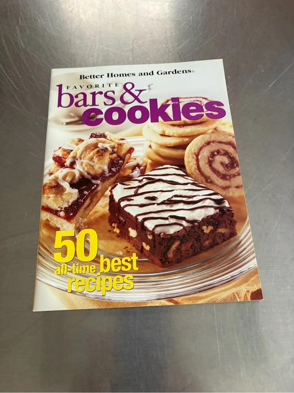 5 of some of the best holiday/ entertaining/baking soft cover books! Pre owned